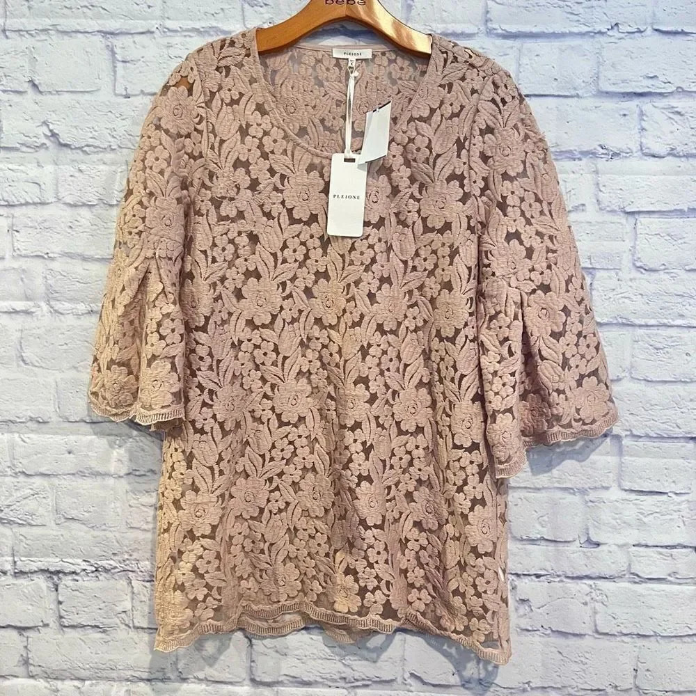 NWT Pleione Women’s Floral Pattern Lace Top With Bell Sleeves‎